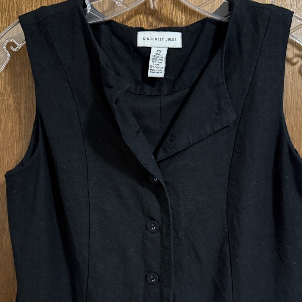 Sincerely Jules Black Button Down Sleeveless Top